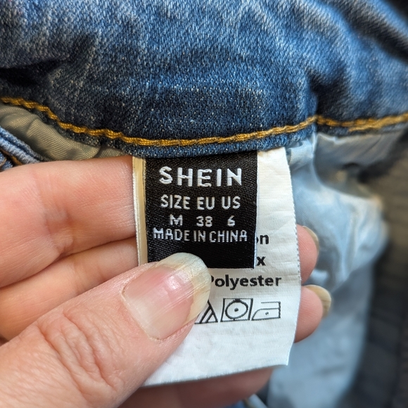 SHEIN Women's High-Rise Blue Jeans with Button Detail - Picture 8 of 9